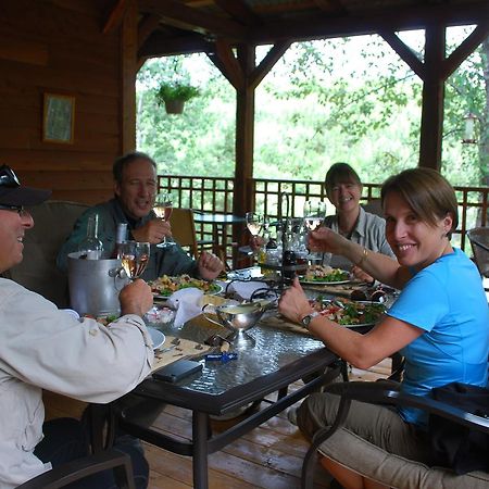 Auberge De La Riviere Matapedia - Matapedia River Lodge Routhierville Bagian luar foto