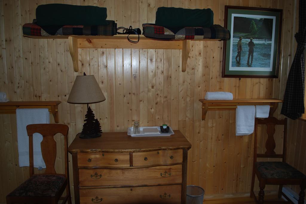 Auberge De La Riviere Matapedia - Matapedia River Lodge Routhierville Ruang foto