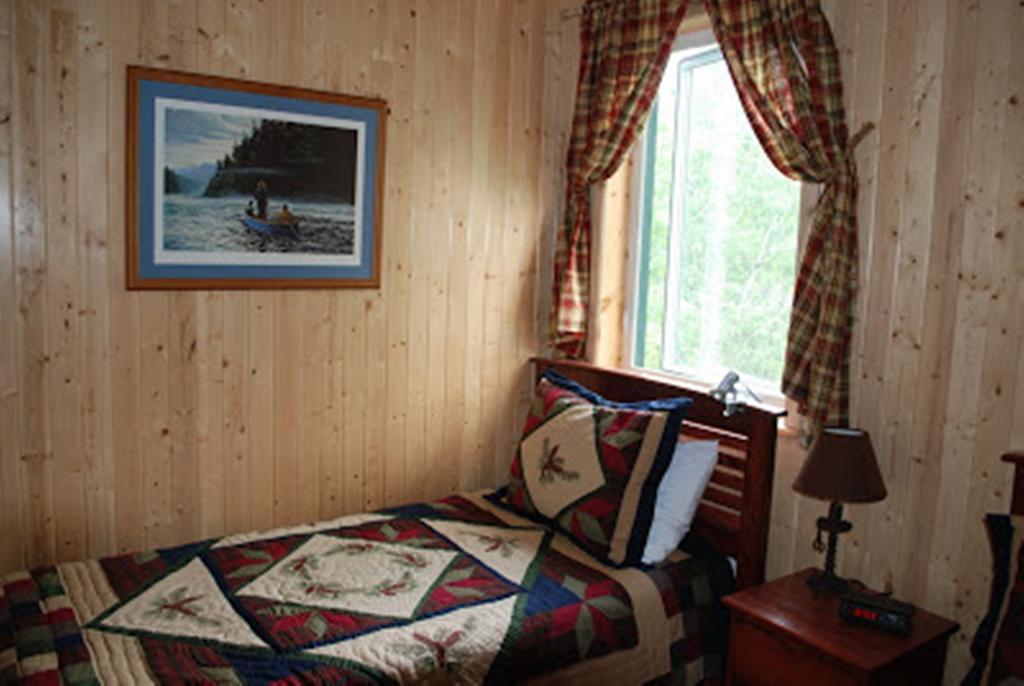 Auberge De La Riviere Matapedia - Matapedia River Lodge Routhierville Ruang foto