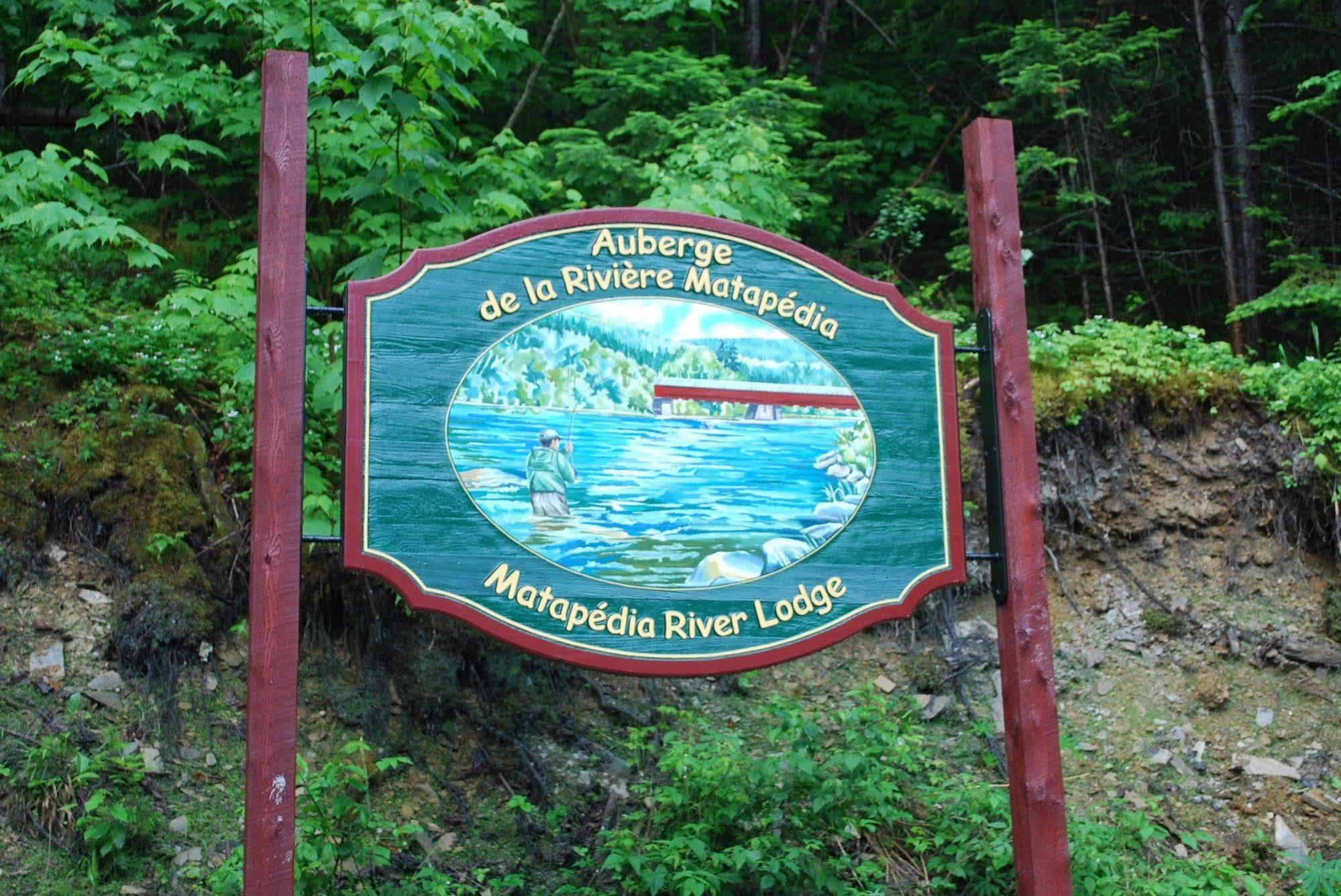 Auberge De La Riviere Matapedia - Matapedia River Lodge Routhierville Bagian luar foto