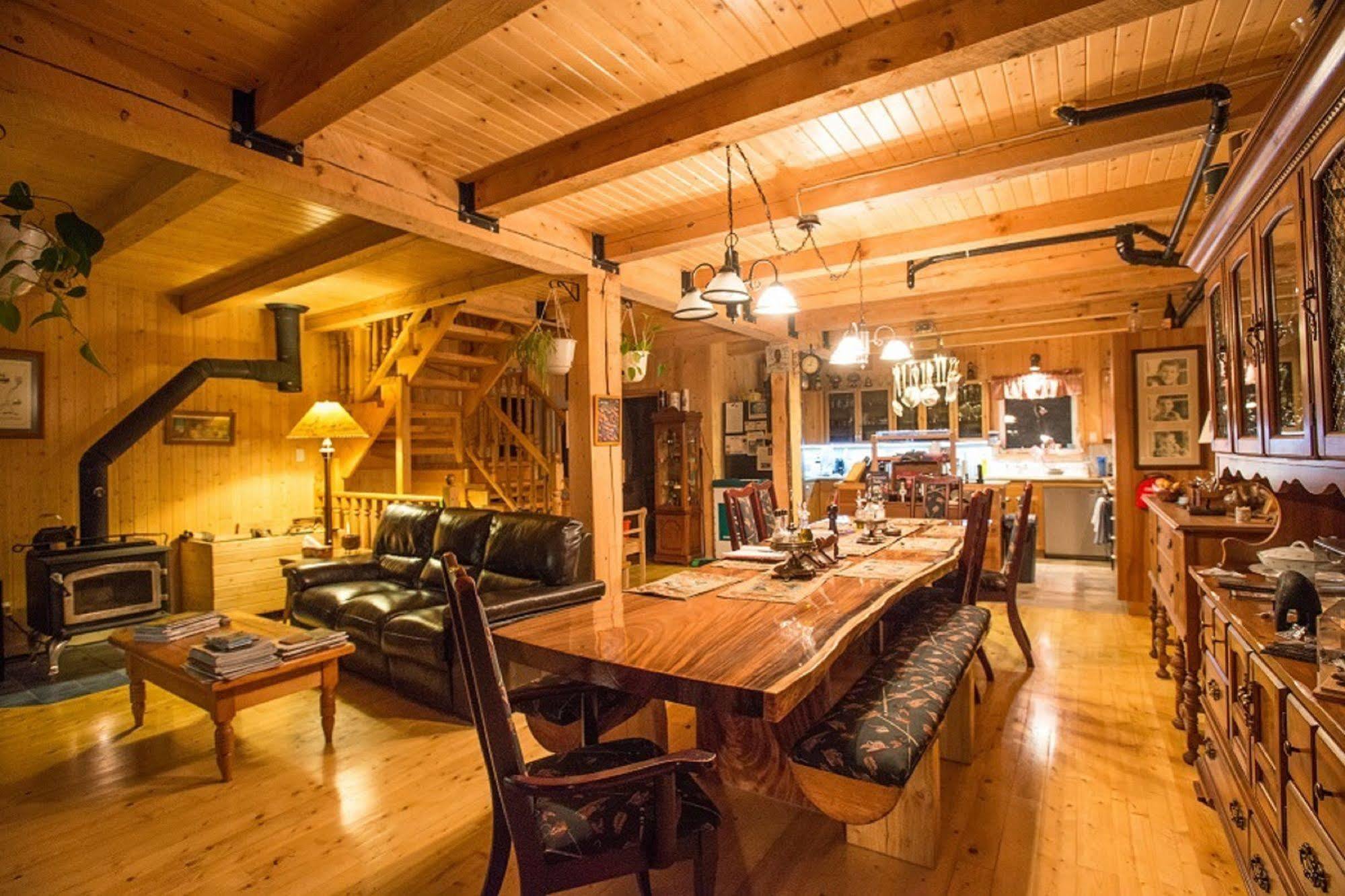 Auberge De La Riviere Matapedia - Matapedia River Lodge Routhierville Bagian luar foto