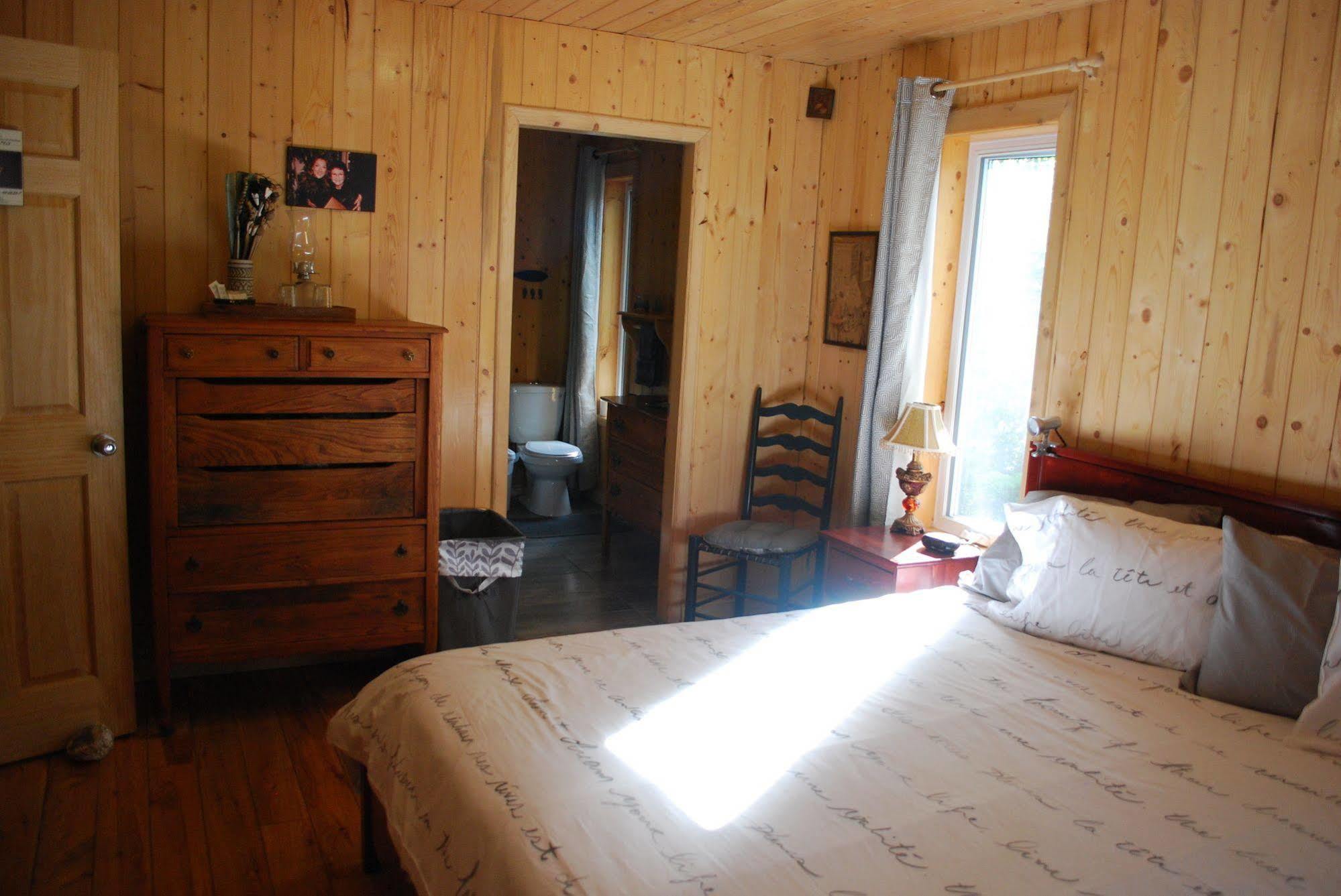 Auberge De La Riviere Matapedia - Matapedia River Lodge Routhierville Bagian luar foto