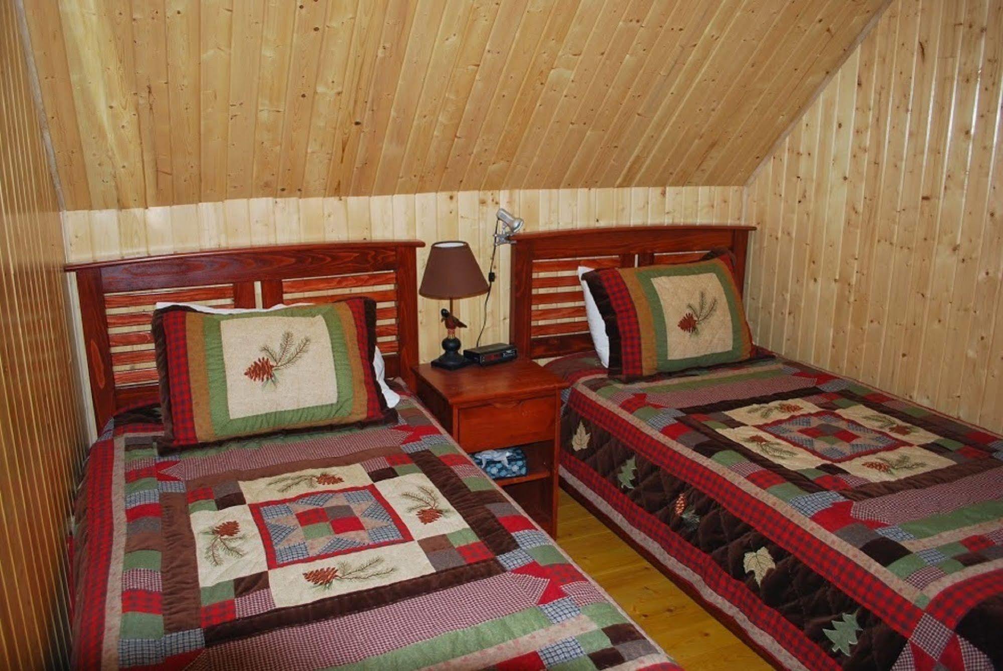 Auberge De La Riviere Matapedia - Matapedia River Lodge Routhierville Bagian luar foto