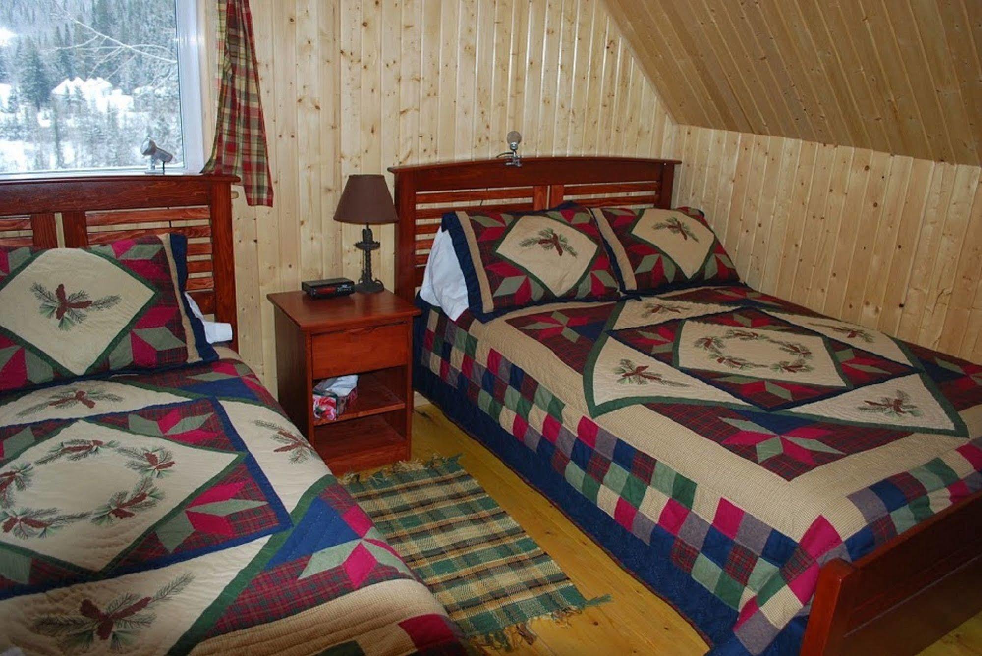 Auberge De La Riviere Matapedia - Matapedia River Lodge Routhierville Bagian luar foto