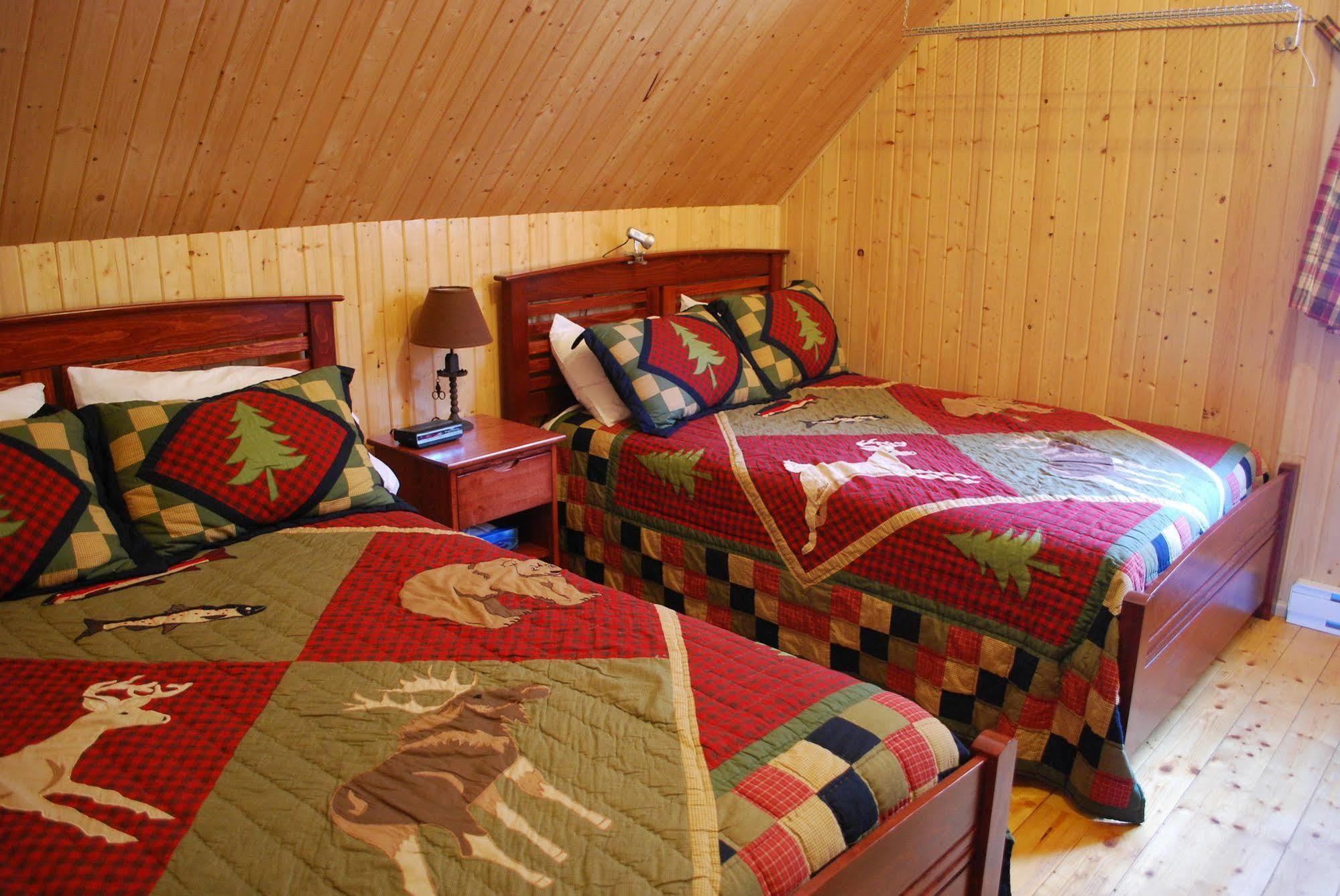 Auberge De La Riviere Matapedia - Matapedia River Lodge Routhierville Bagian luar foto