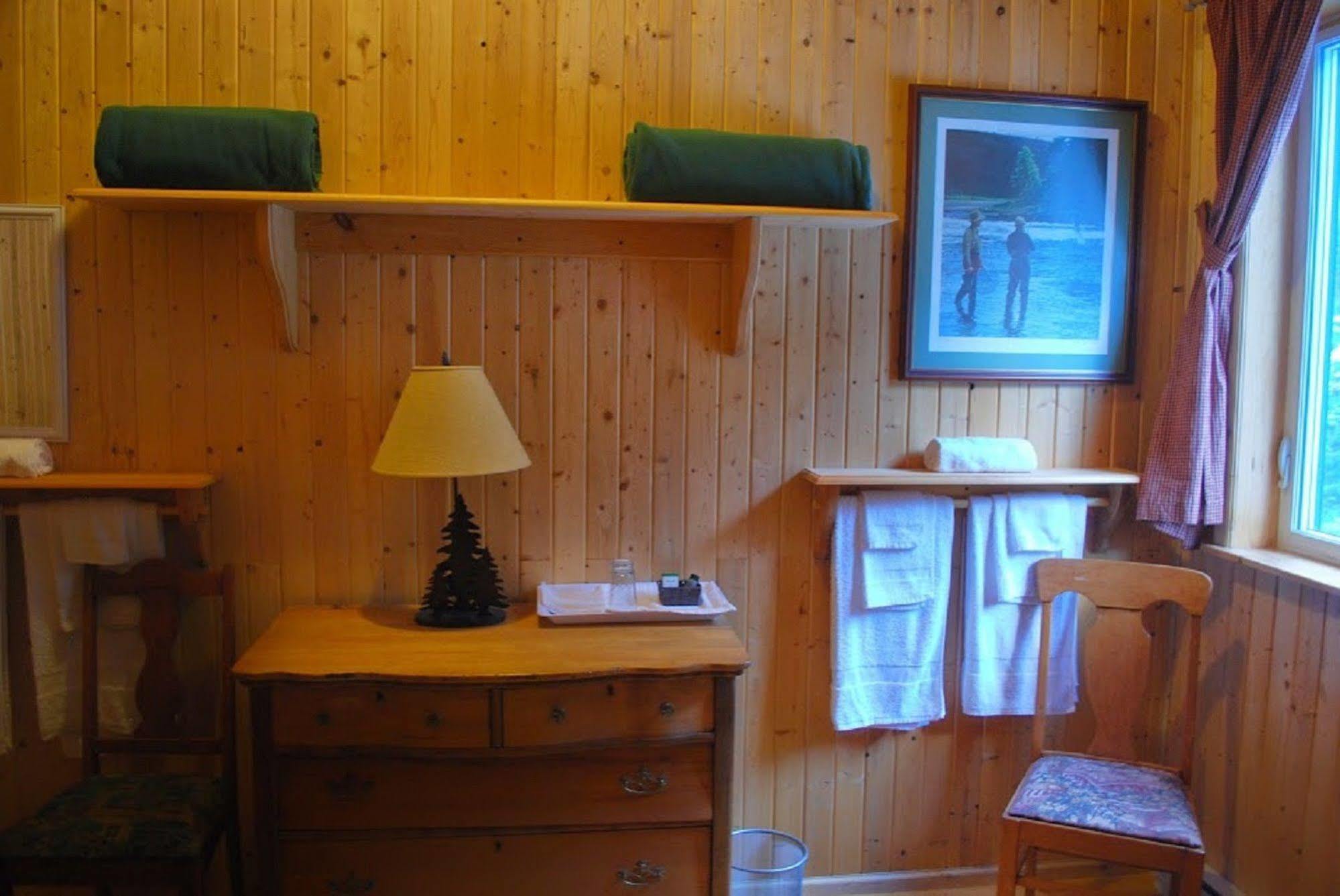 Auberge De La Riviere Matapedia - Matapedia River Lodge Routhierville Bagian luar foto
