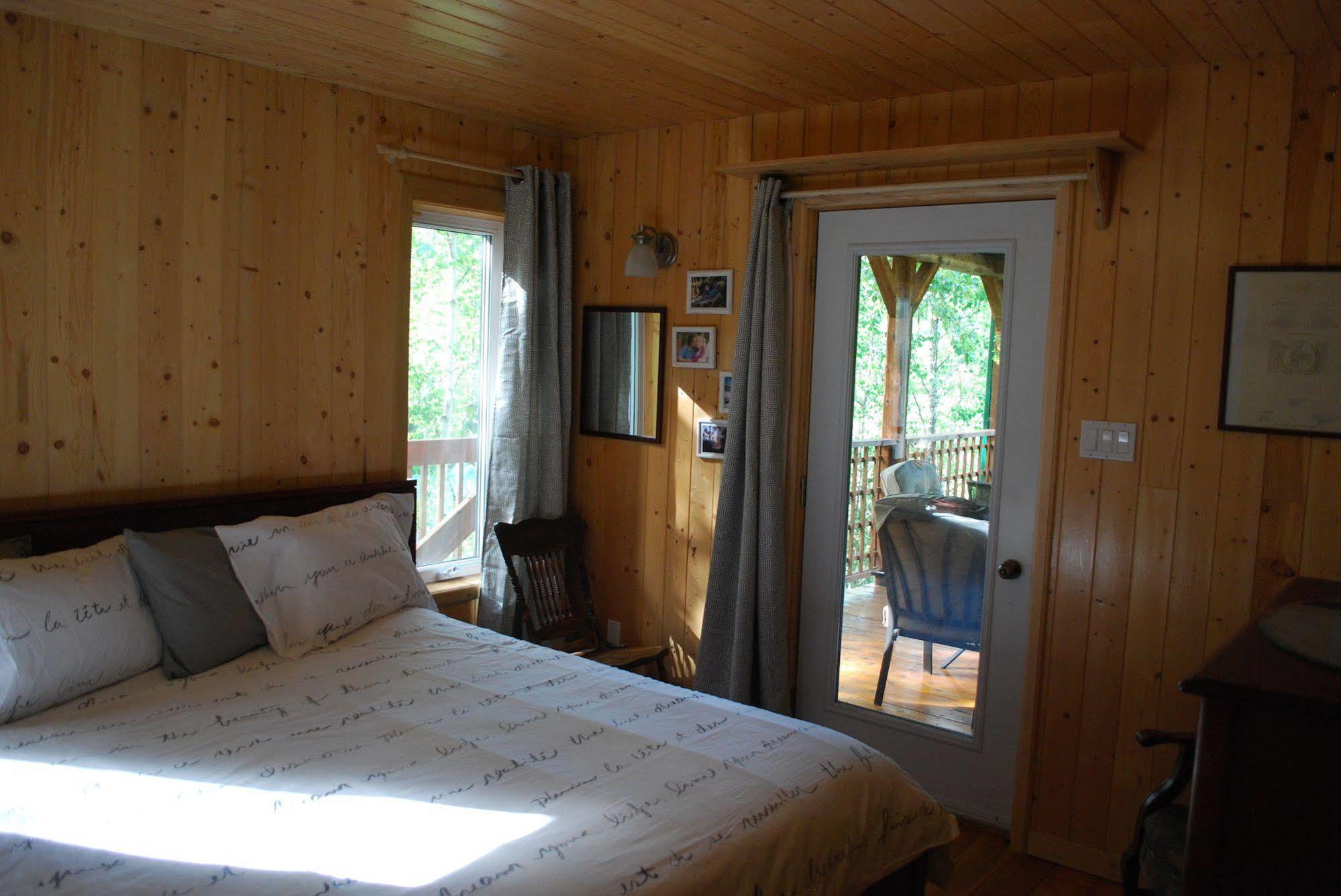Auberge De La Riviere Matapedia - Matapedia River Lodge Routhierville Bagian luar foto